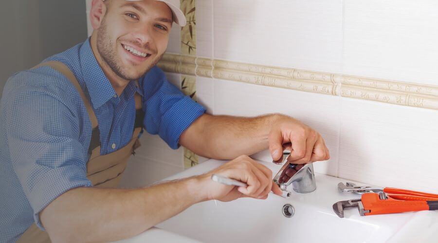 Expert burst pipe repair services in Mechanicstown, OH
